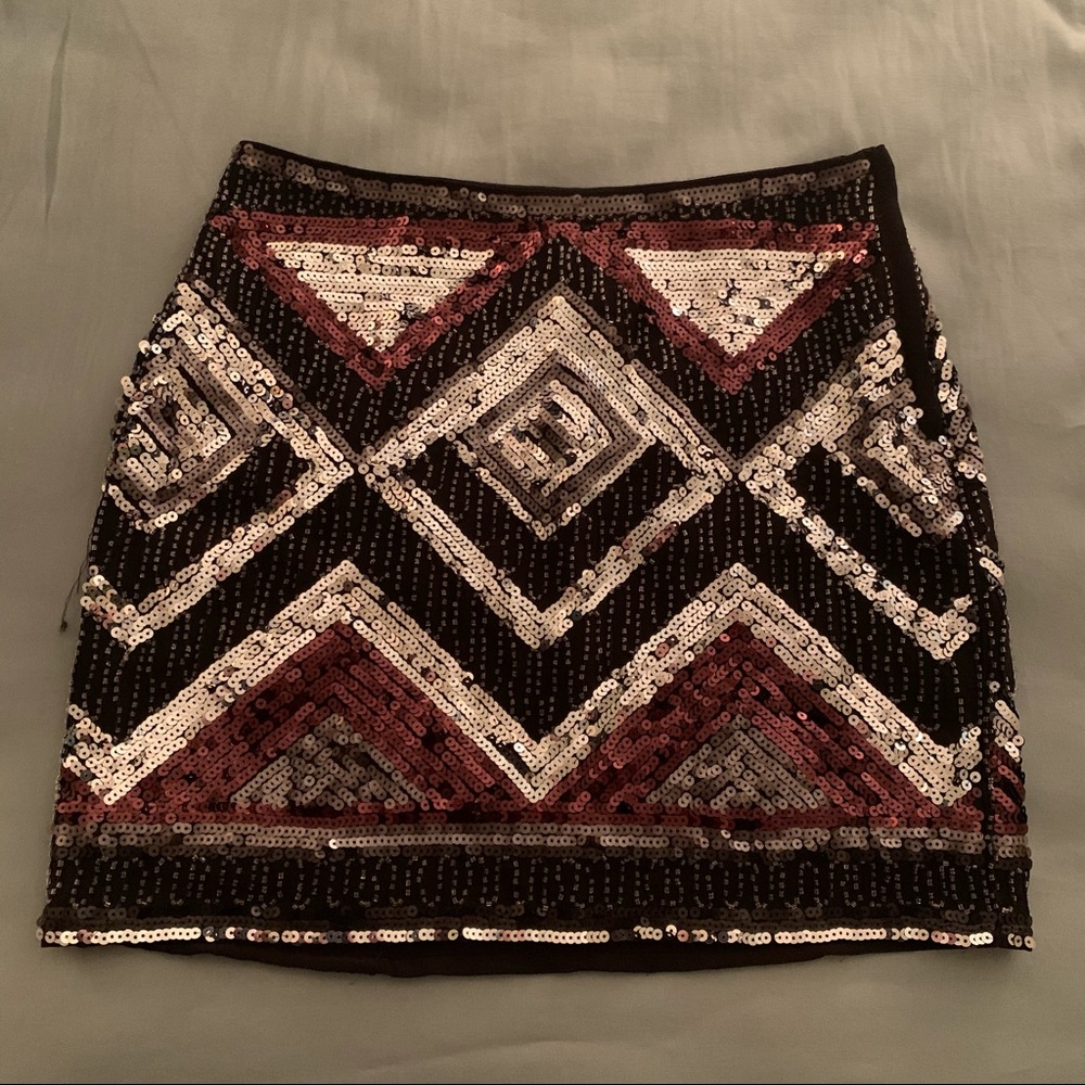 🎅🏼2 for $25 🎅🏼 H&M beaded and sequins skirt size US 4
